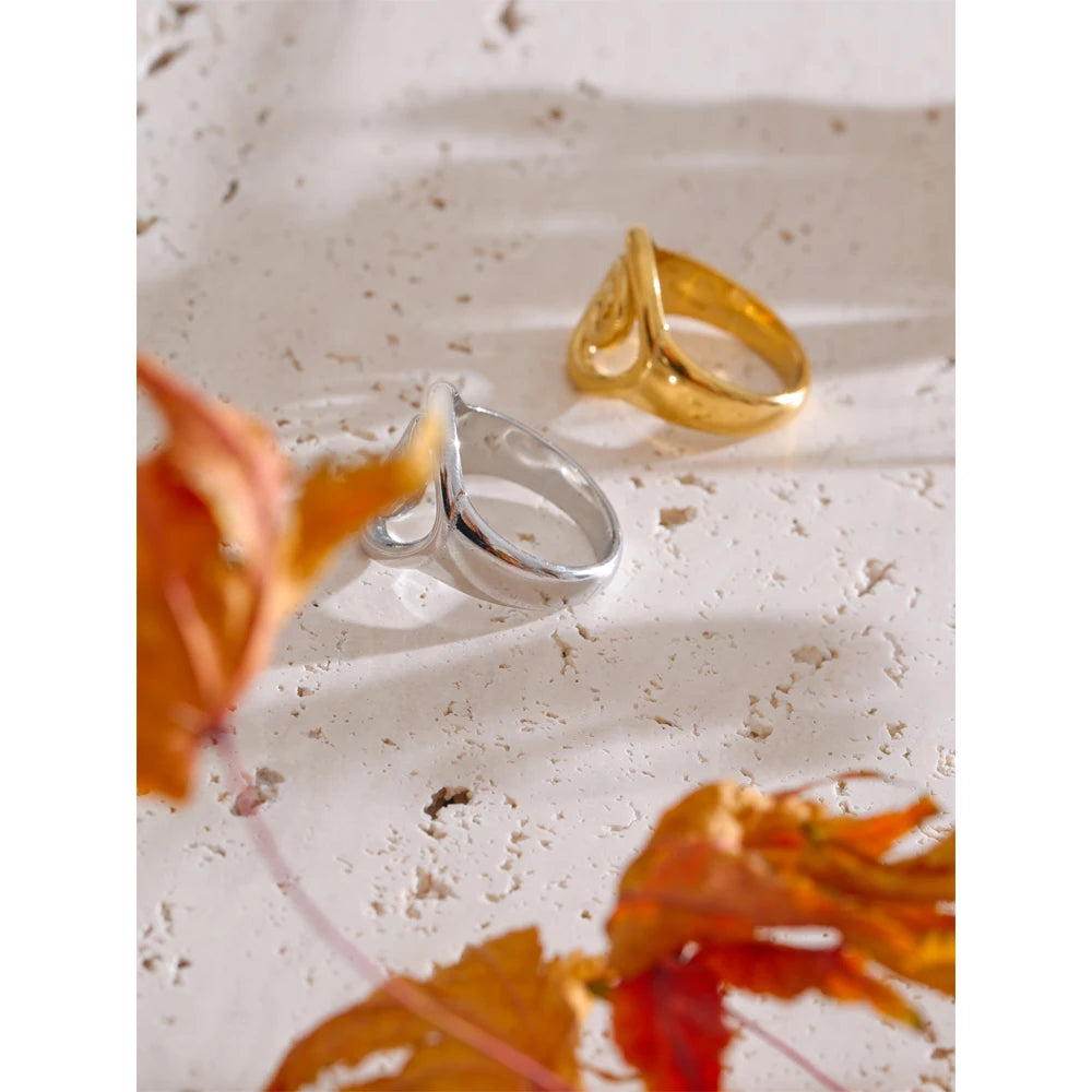 Isenya Ring