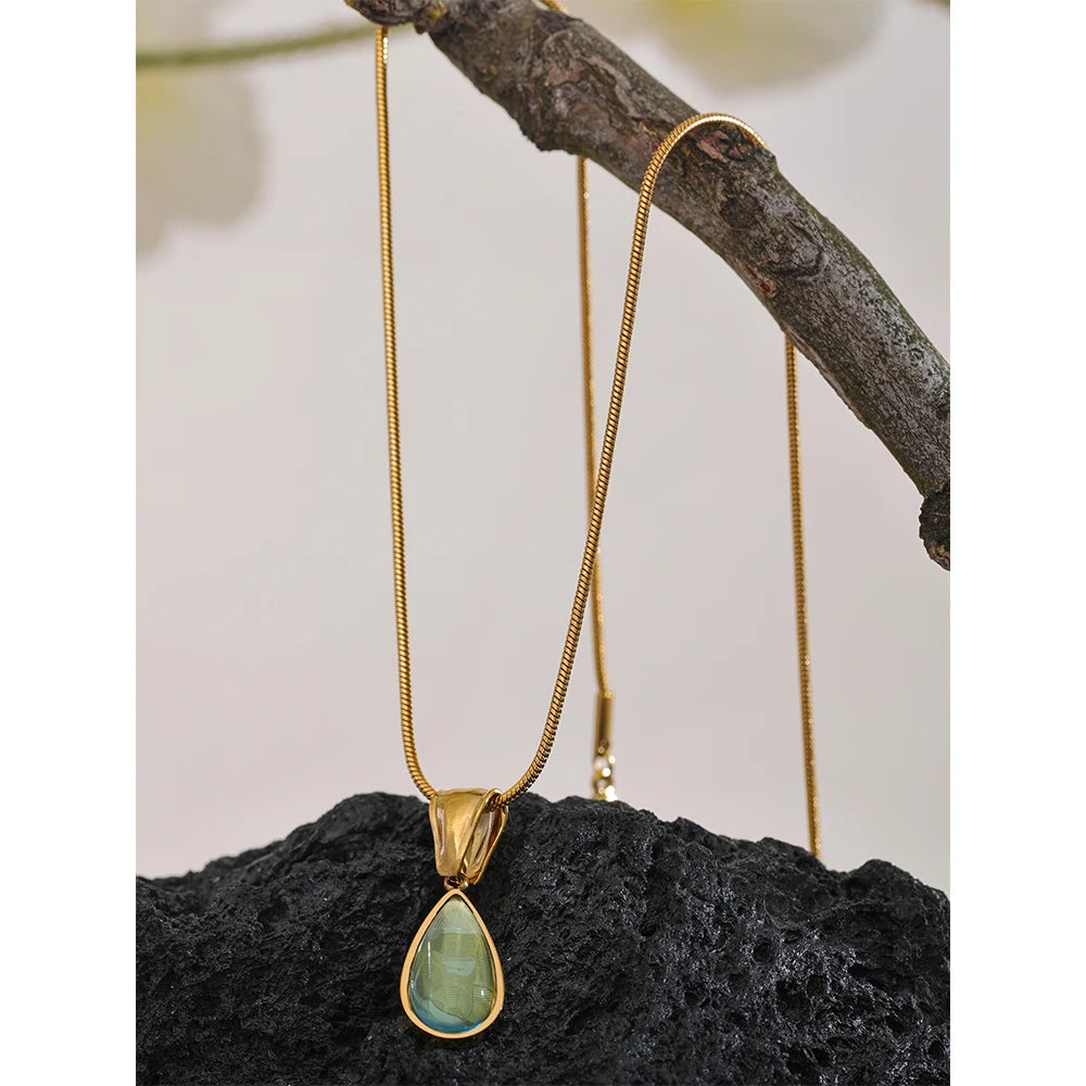 Vynelle Halsband