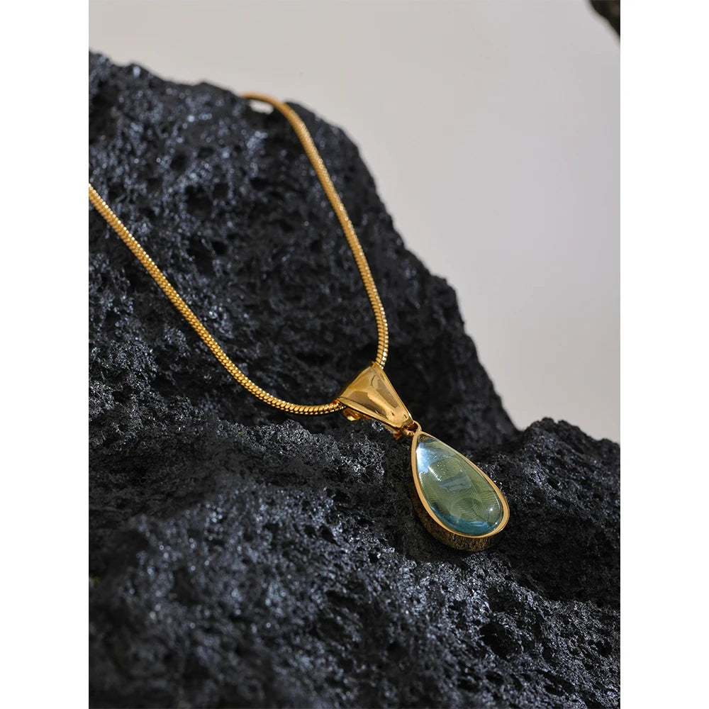 Vynelle Halsband