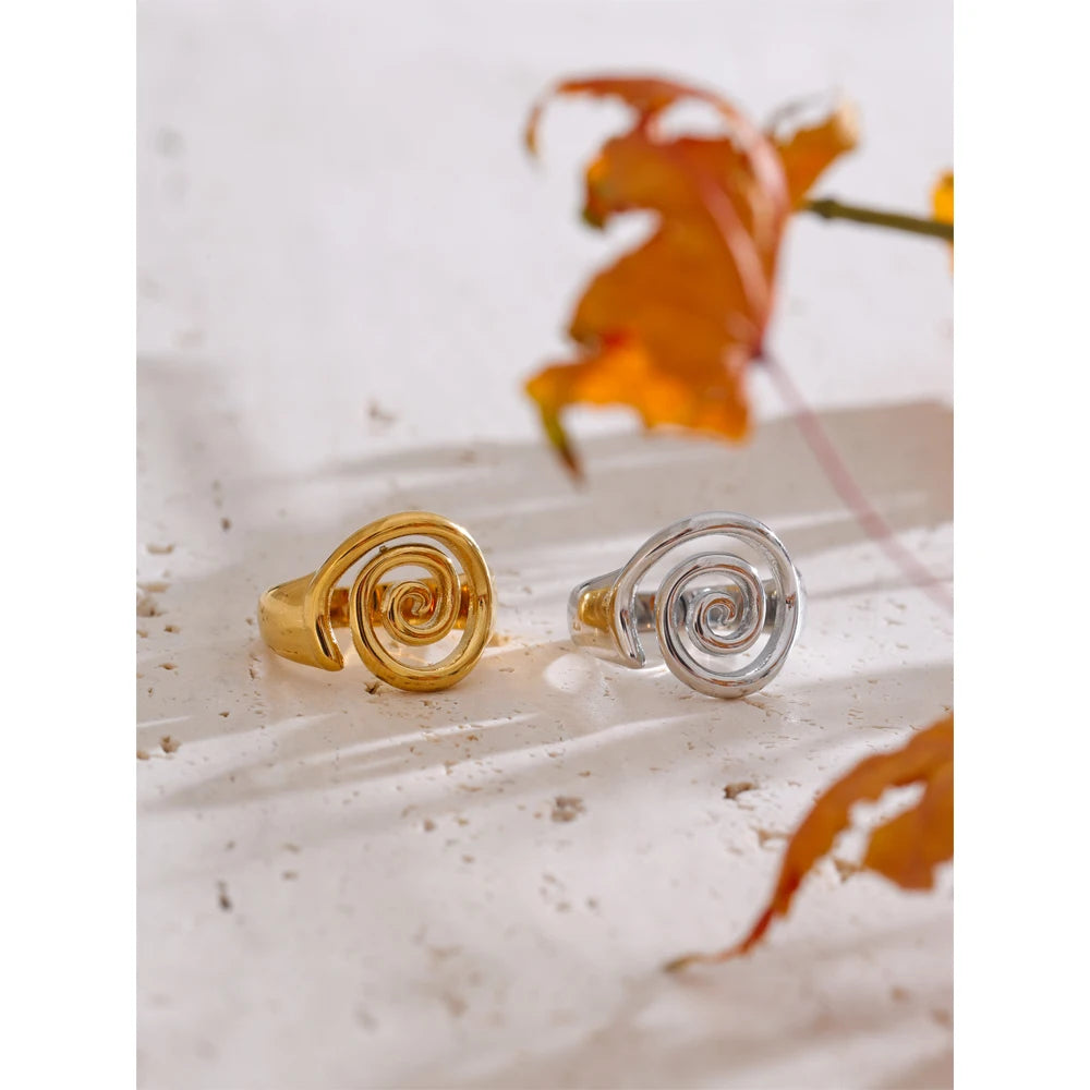 Isenya Ring