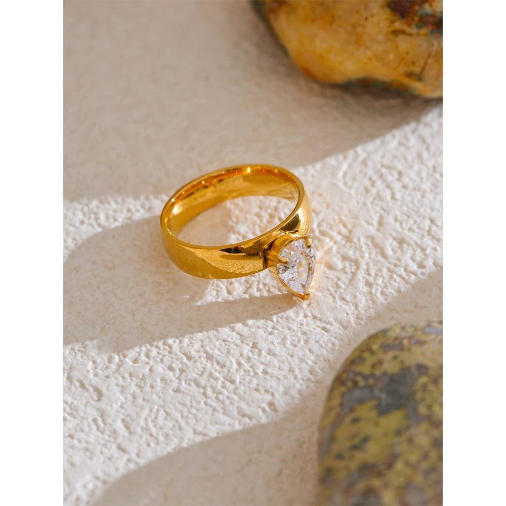 Lumara Ring