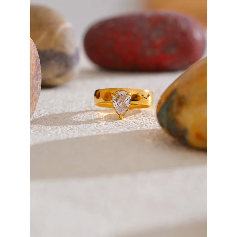 Lumara Ring